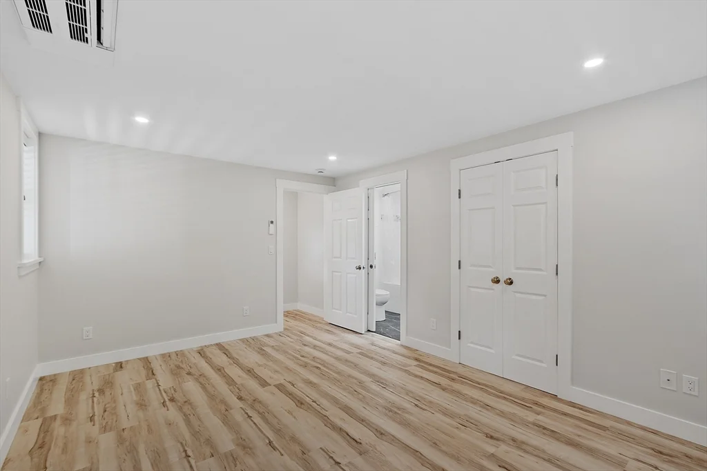 2 bed, 2 bath apartment for rent at 40 Atlantic Ave Unit B, Rockport — photo 27 of 40