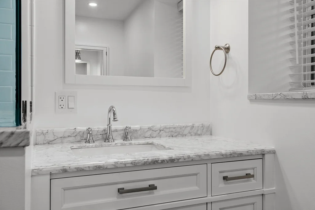 2 bed, 2 bath apartment for rent at 40 Atlantic Ave Unit B, Rockport — photo 22 of 40