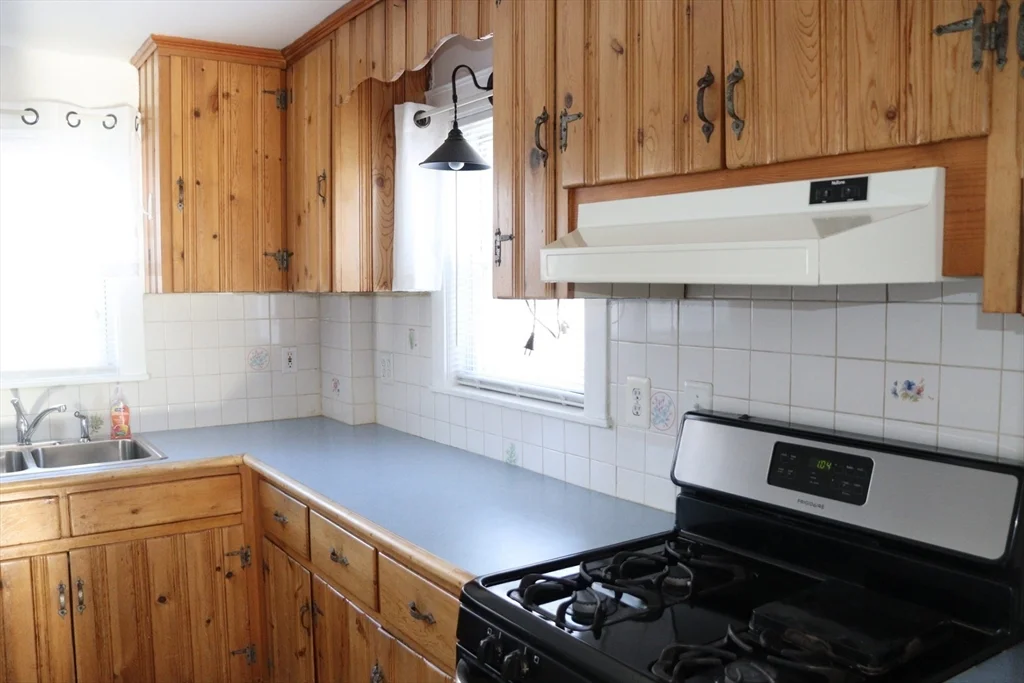 2 bed, 1 bath apartment for rent at 40 Baker Ave Unit 1, Quincy — photo 4 of 18