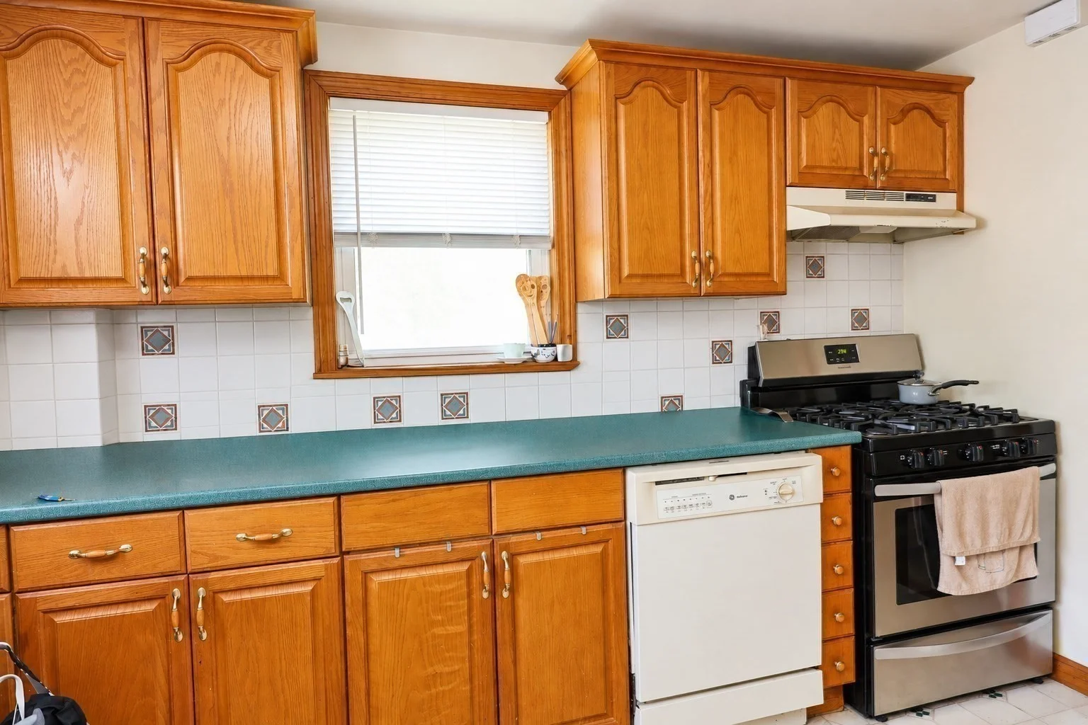 2 bed, 1 bath apartment for rent at 40 Baker Ave Unit 2, Quincy — photo 3 of 15
