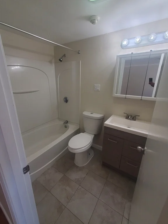 1 bed, 1 bath apartment for rent at 40 Bigelow Unit B, Quincy Center — photo 7 of 9