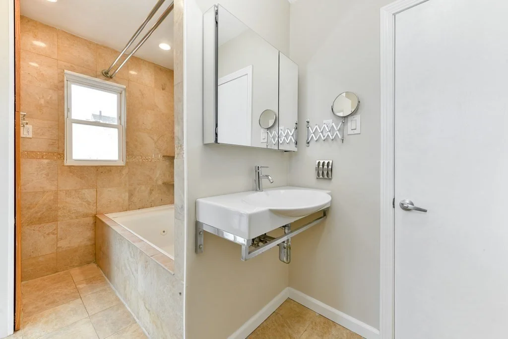 3 bed, 1 bath apartment for rent at 40 Bosson St Unit 2, Revere — photo 6 of 13