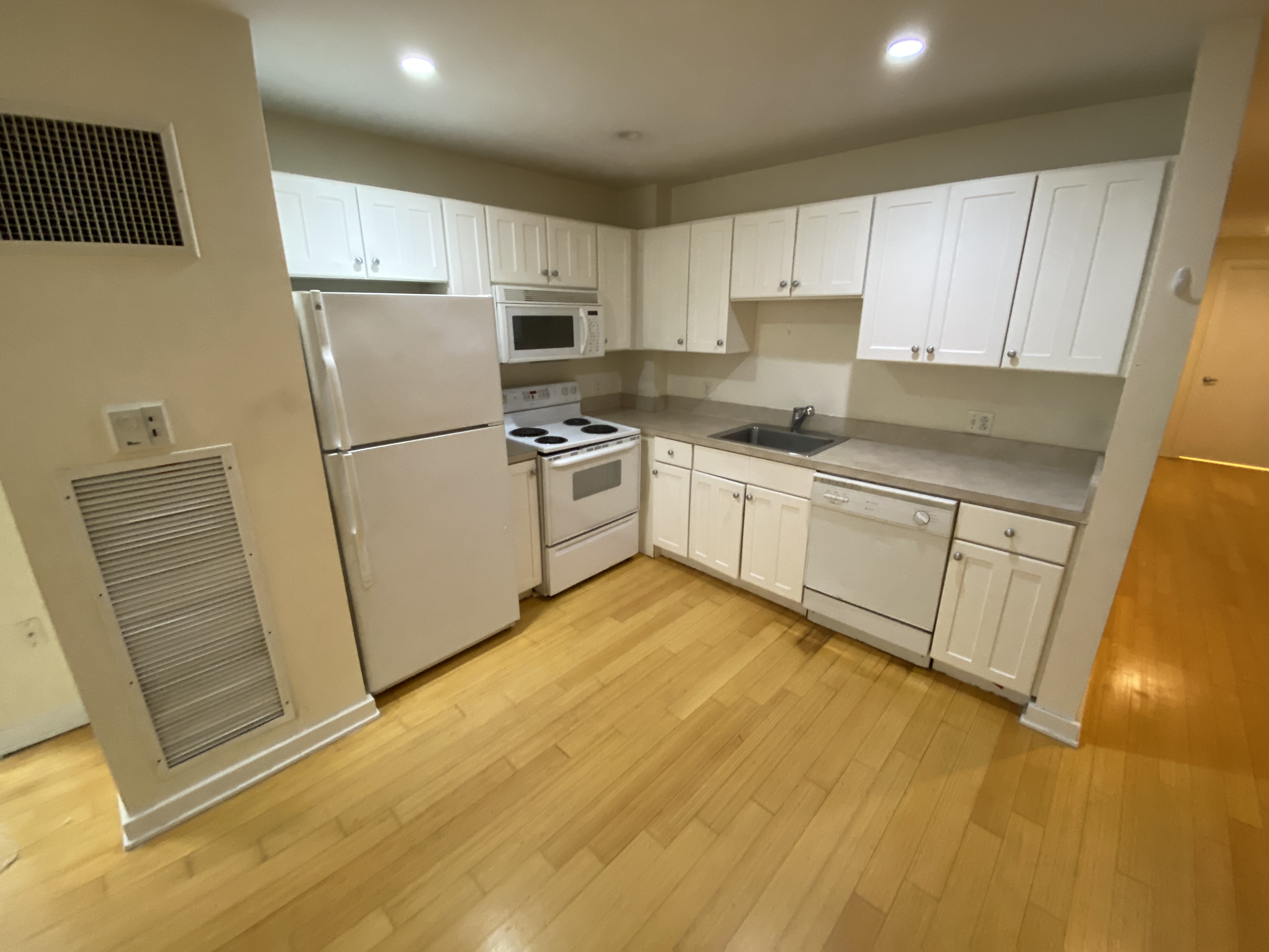 2 bed, 2 bath apartment for rent at 40 Boylston St Unit 206-CF, Boston Downtown — photo 5 of 17