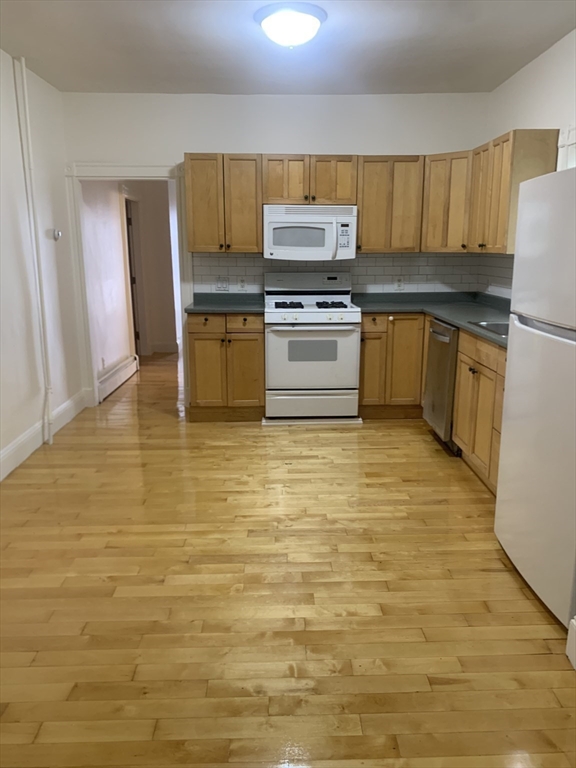 3 bed, 1 bath apartment for rent at 40 Brackett St Unit 1, Oak Square — photo 7 of 9