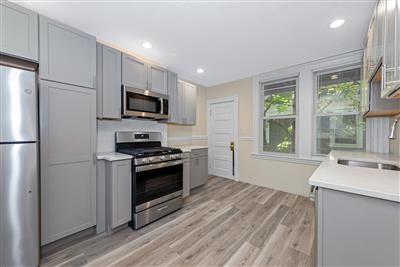 3 bed, 1 bath apartment for rent at 40 Brackett St Unit 2, Oak Square