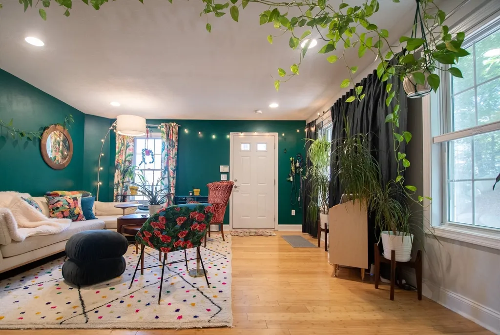 3 bed, 2 bath apartment for rent at 40 Brattle St Unit 7, Arlington — photo 3 of 15