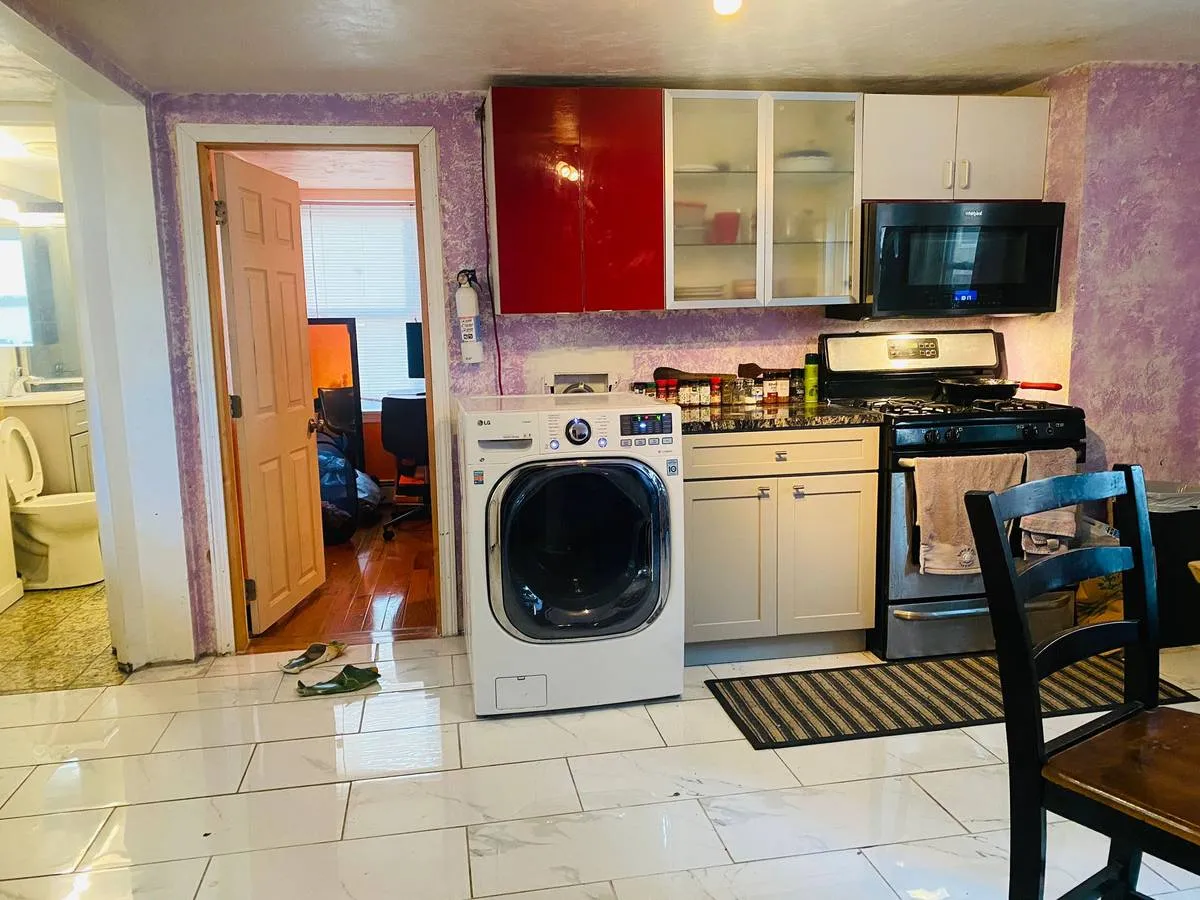 2 bed, 1 bath apartment for rent at 40 Bristol St Unit 1 - 2 split, Wellington-Harrington — photo 4 of 21