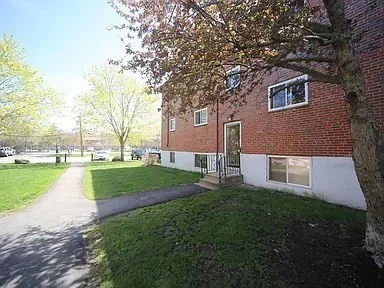 1 bed, 1 bath apartment for rent at 40 Bryon Rd Unit 2, West Roxbury — photo 10 of 11