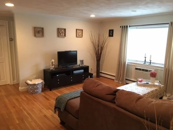 1 bed, 1 bath apartment for rent at 40 Bryon Rd Unit 4, West Roxbury — photo 3 of 8