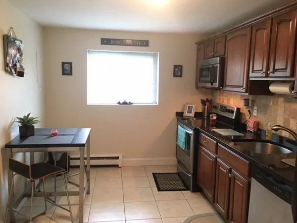 1 bed, 1 bath apartment for rent at 40 Bryon Rd Unit 4, West Roxbury — photo 4 of 8