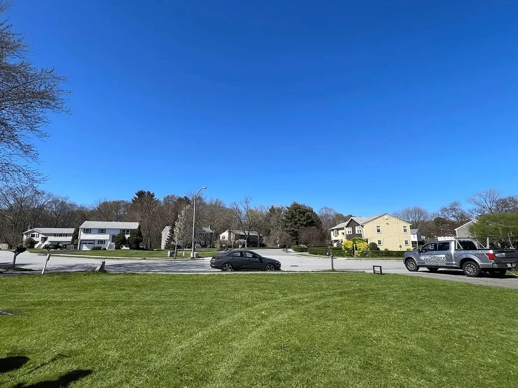 3 bed, 2 bath apartment for rent at 40 Burning Tree Rd Unit 40, Natick — photo 3 of 40