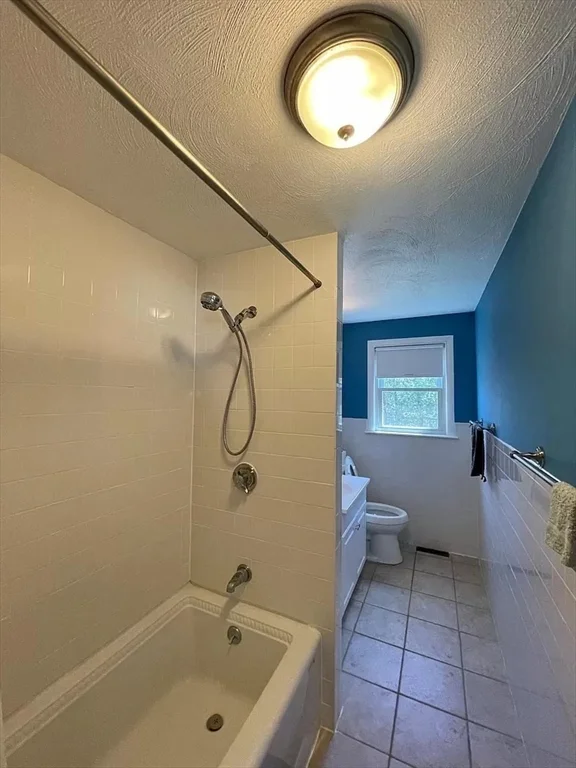 3 bed, 2 bath apartment for rent at 40 Burning Tree Rd Unit 40, Natick — photo 23 of 40