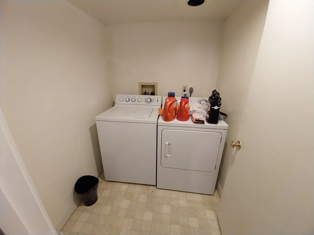 3 bed, 2 bath apartment for rent at 40 Burning Tree Rd Unit 40, Natick — photo 40 of 40