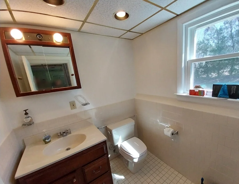 3 bed, 2 bath apartment for rent at 40 Burning Tree Rd Unit 40, Natick — photo 36 of 40