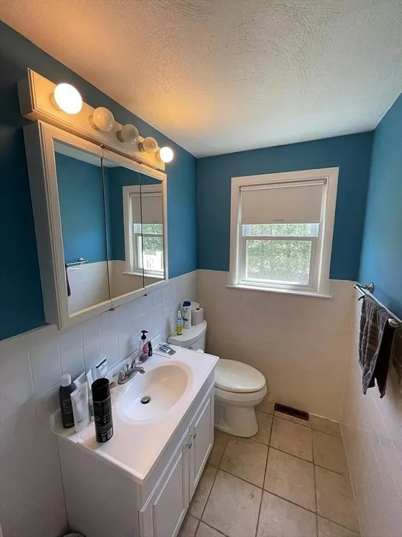 3 bed, 2 bath apartment for rent at 40 Burning Tree Rd Unit 40, Natick — photo 22 of 40