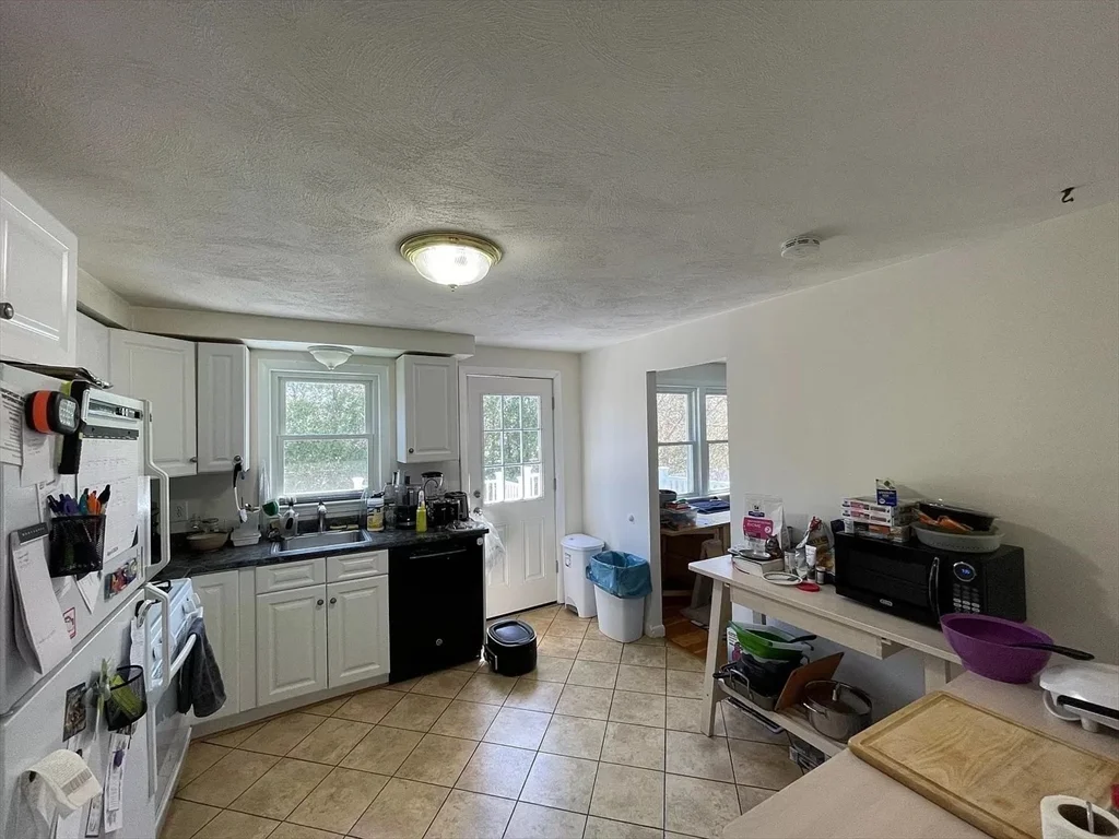 3 bed, 2 bath apartment for rent at 40 Burning Tree Rd Unit 40, Natick — photo 16 of 40
