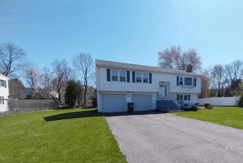 3 bed, 2 bath apartment for rent at 40 Burning Tree Rd Unit 40, Natick — photo 1 of 40