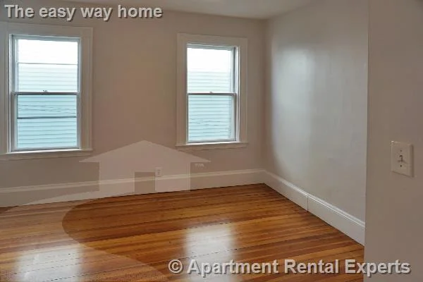3 bed, 1 bath apartment for rent at 40 Calvin St Unit 2, Ward Two — photo 2 of 8