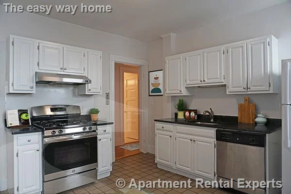 3 bed, 1 bath apartment for rent at 40 Calvin St Unit 2, Ward Two