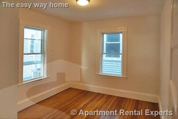 3 bed, 1 bath apartment for rent at 40 Calvin St Unit 2, Ward Two — photo 4 of 8