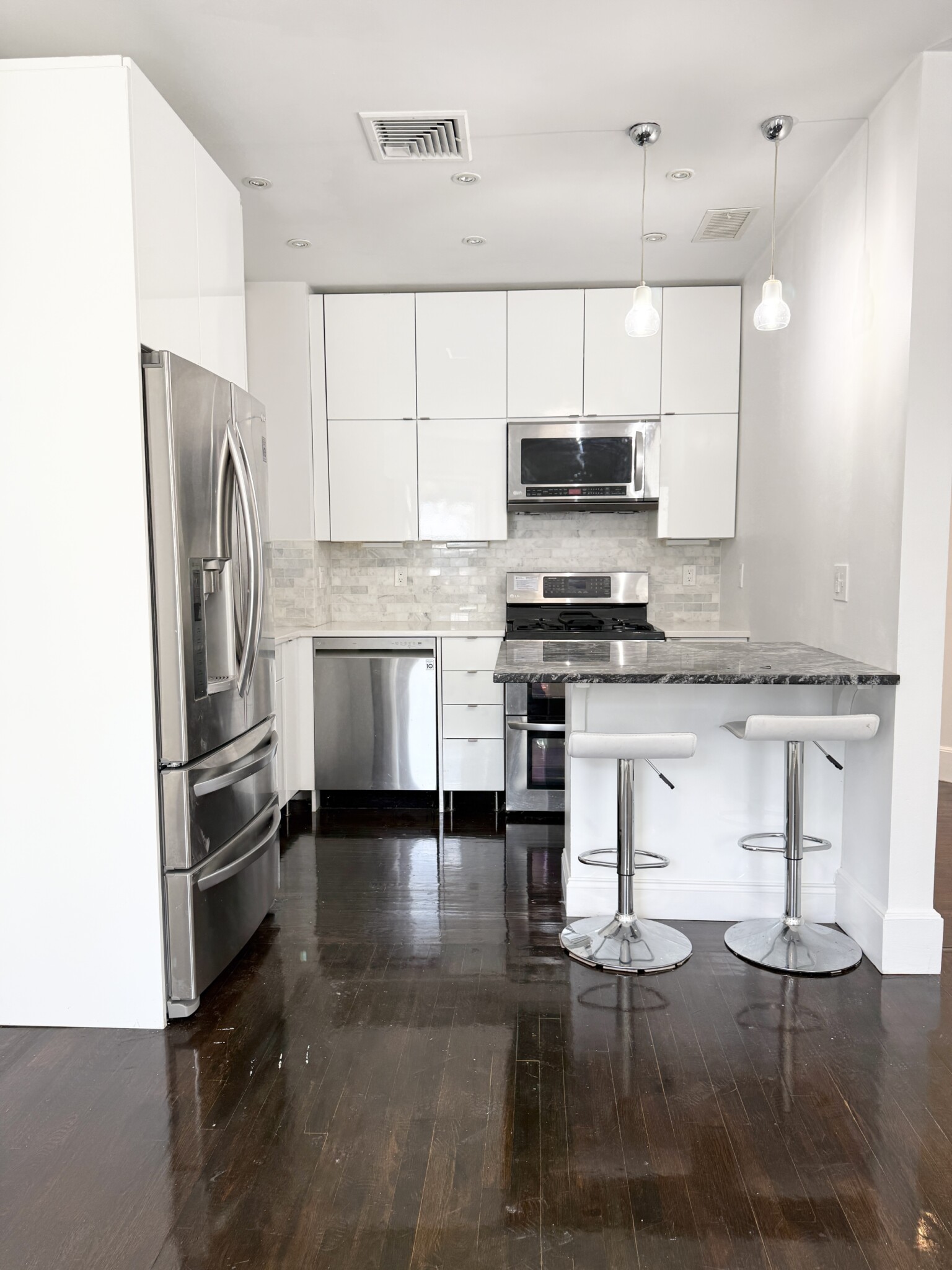2 bed, 1 bath apartment for rent at 40 Cameron St Unit 8, Brookline Village