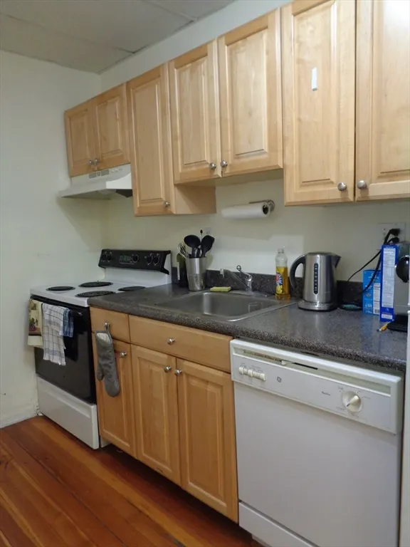 2 bed, 1 bath apartment for rent at 40 Carlton St Unit 10, Longwood — photo 4 of 7