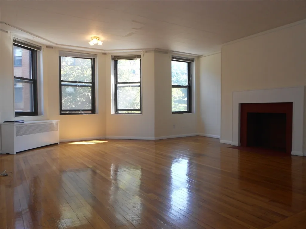 2 bed, 1 bath apartment for rent at 40 Carlton St Unit 10, Longwood
