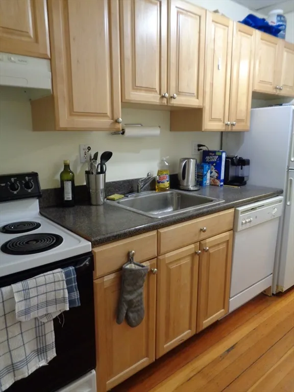 2 bed, 1 bath apartment for rent at 40 Carlton St Unit 10, Longwood — photo 6 of 7