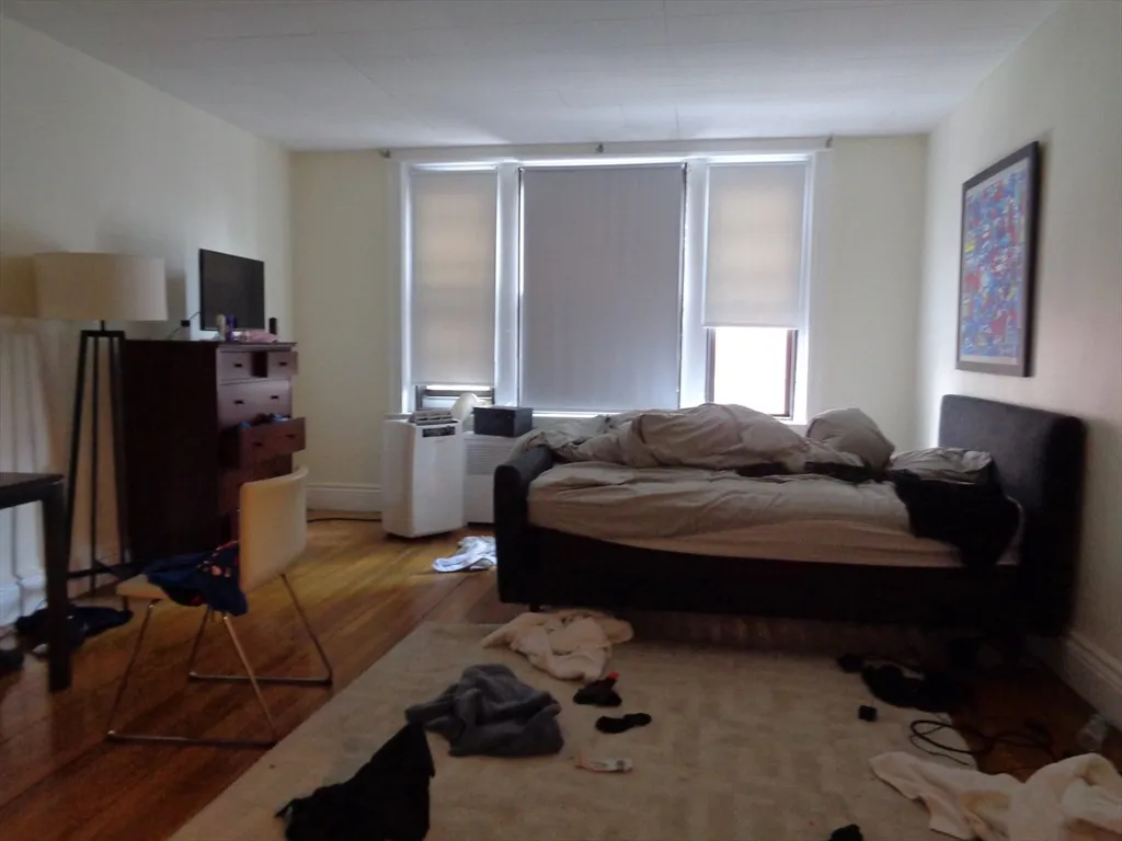 2 bed, 1 bath apartment for rent at 40 Carlton St Unit 10, Longwood — photo 2 of 7