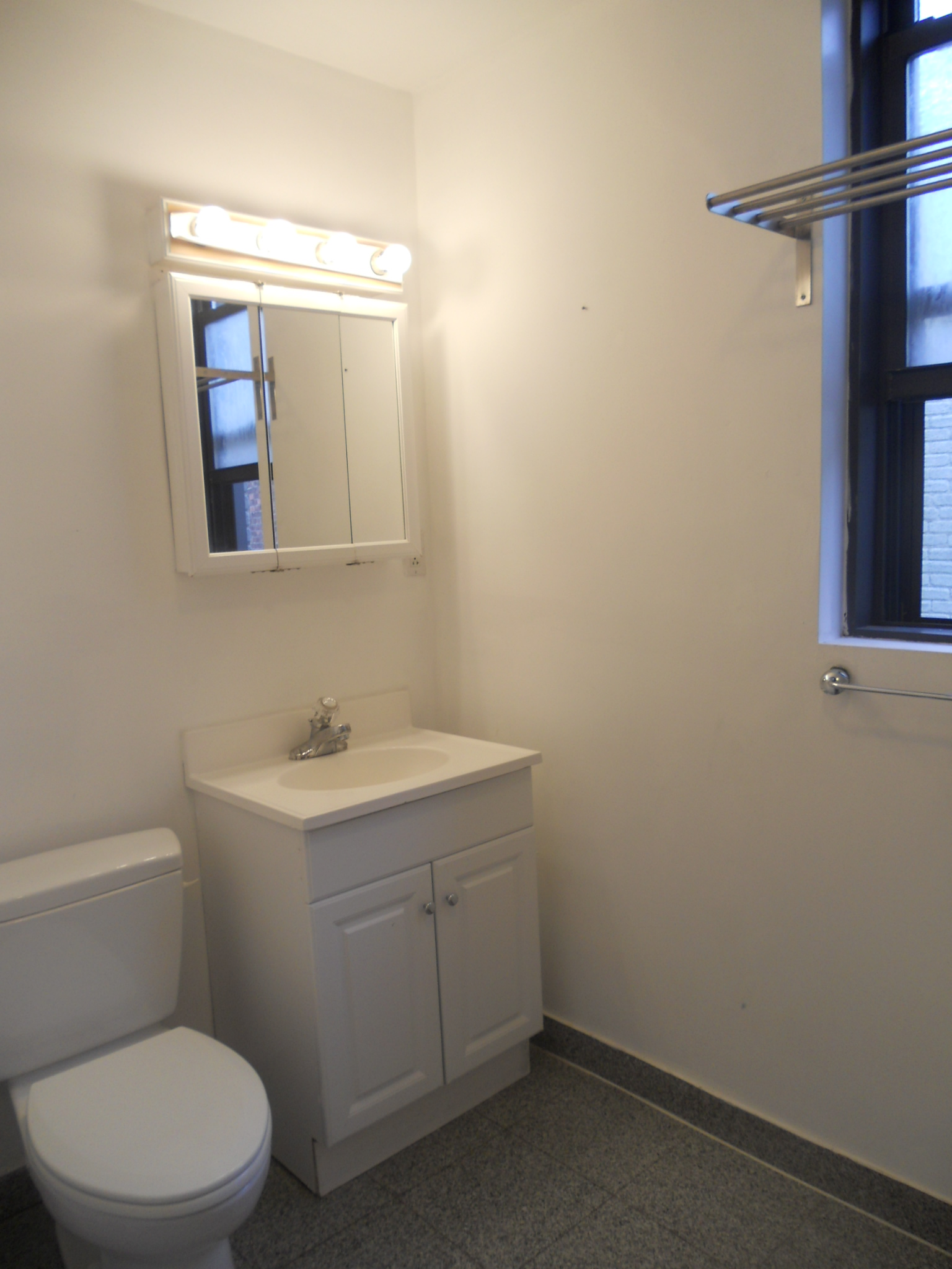 2 bed, 1 bath apartment for rent at 40 Carlton St Unit 18, Longwood — photo 4 of 6