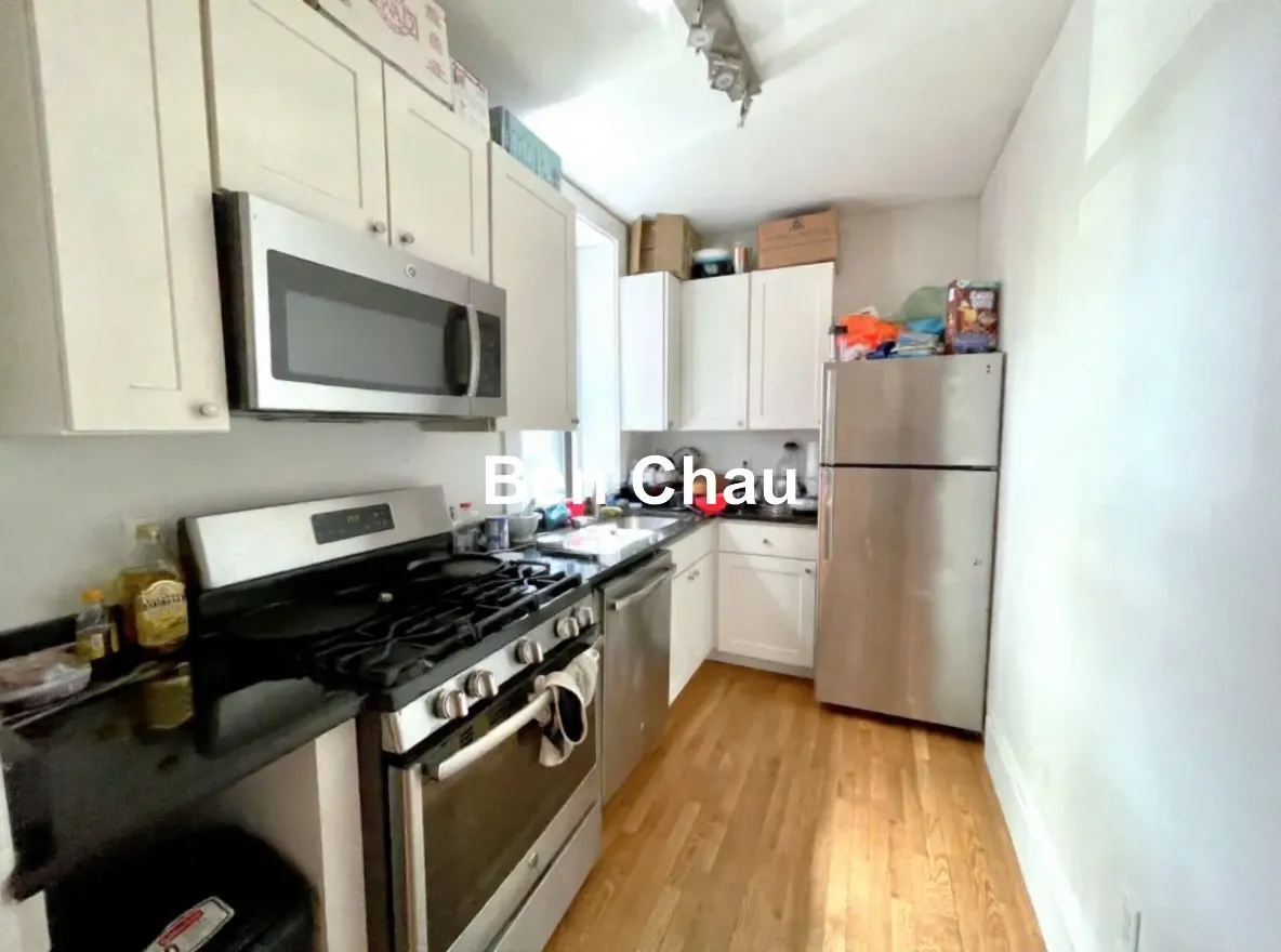 3 bed, 2 bath apartment for rent at 40 Cedar St Unit 1-L, Spring Hill — photo 2 of 10
