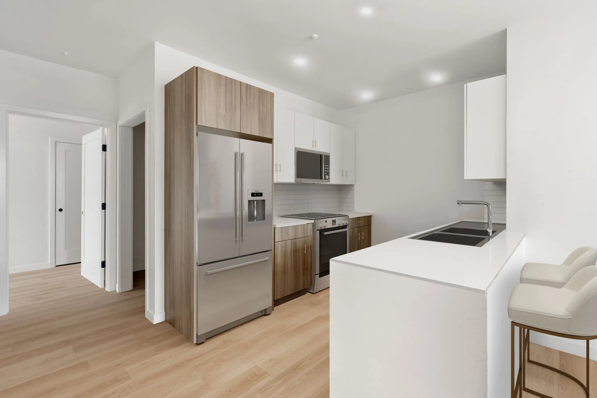 3 bed, 2 bath apartment for rent at 40 Centre St Unit 201, North Brookline — photo 1 of 7