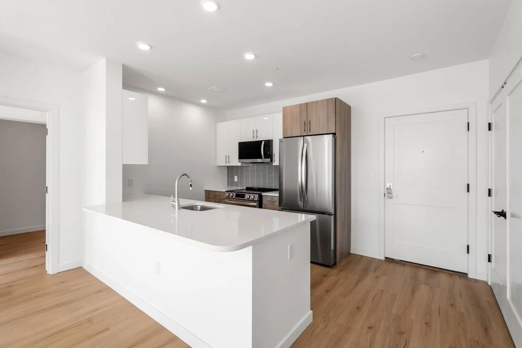 2 bed, 2 bath apartment for rent at 40 Centre St Unit 203, North Brookline — photo 3 of 9