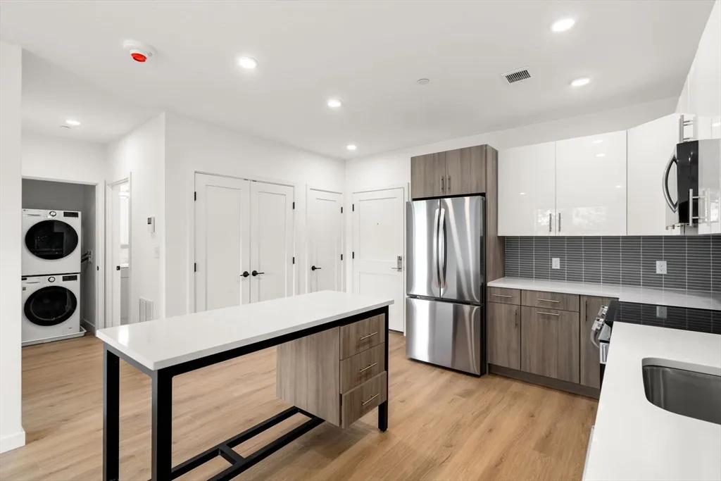 1 bed, 1 bath apartment for rent at 40 Centre St Unit 205, North Brookline — photo 1 of 8