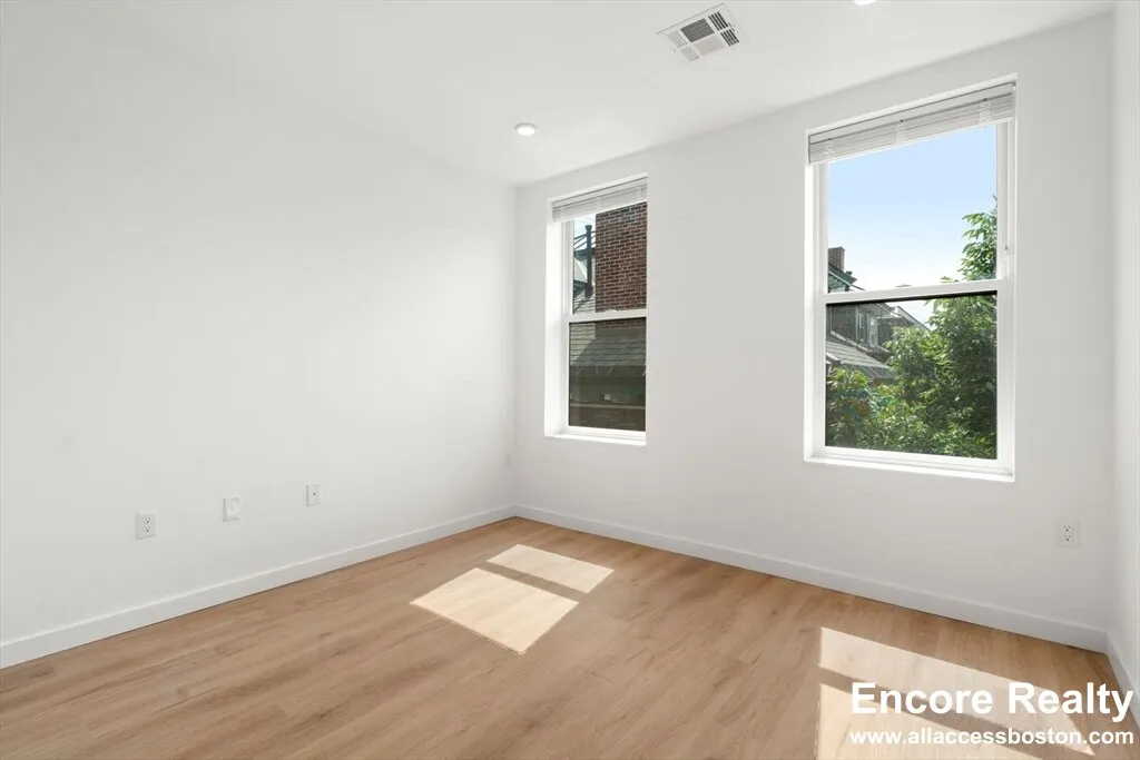 2 bed, 2 bath apartment for rent at 40 Centre St Unit 402, North Brookline — photo 2 of 4