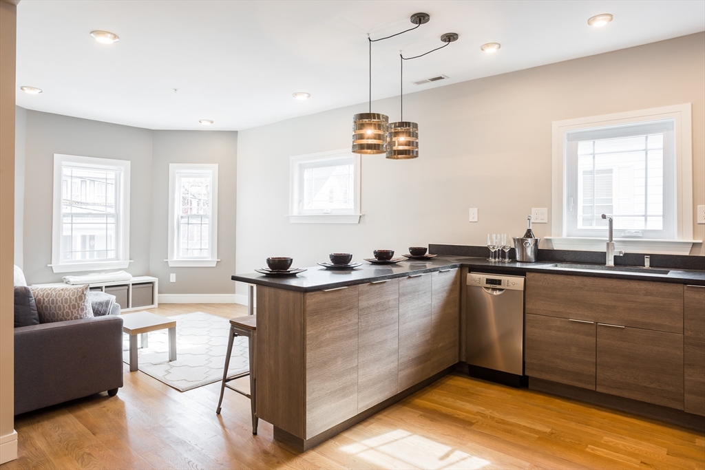 4 bed, 3 bath apartment for rent at 40 Champney St Unit 2, Brighton — photo 3 of 21