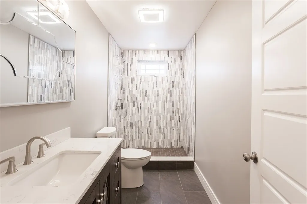 4 bed, 3 bath apartment for rent at 40 Champney St Unit A, Oak Square — photo 16 of 20