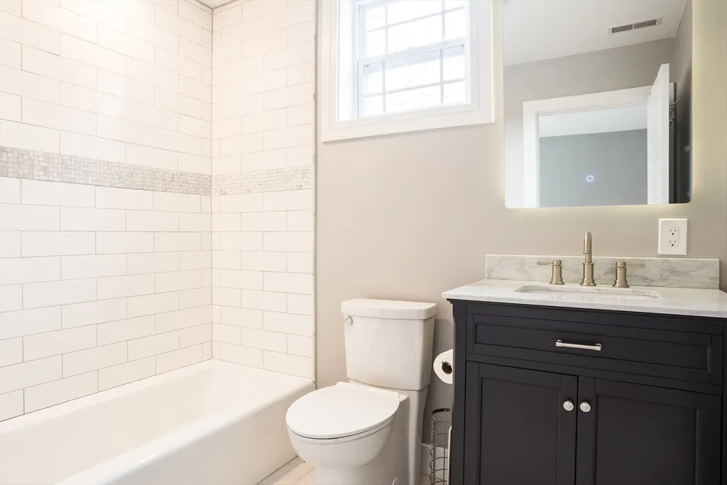 4 bed, 3 bath apartment for rent at 40 Champney St Unit A, Oak Square — photo 4 of 20