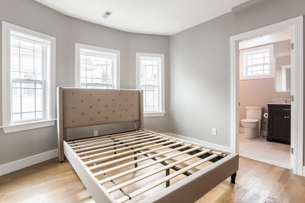 4 bed, 3 bath apartment for rent at 40 Champney St Unit A, Oak Square