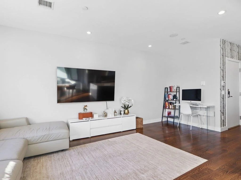 3 bed, 2 bath apartment for rent at 40 Chestnut Ave Unit 202, Jamaica Plain — photo 8 of 21