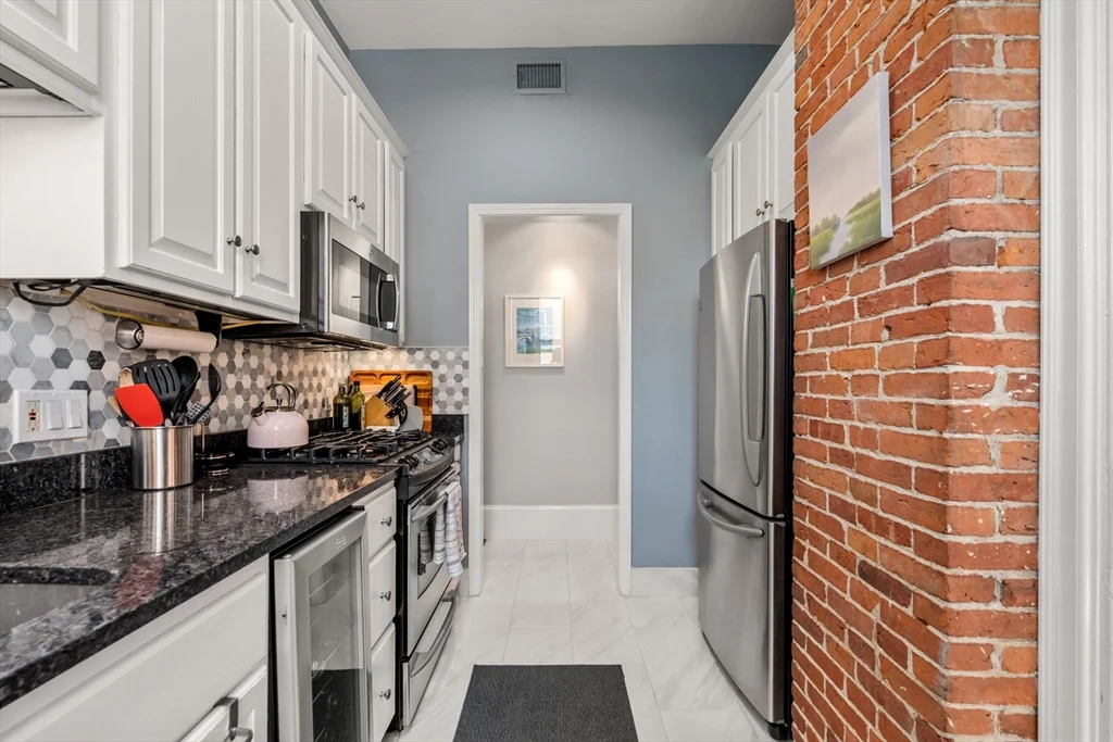 2 bed, 2 bath apartment for rent at 40 Chestnut St Unit 2, Charlestown — photo 8 of 26