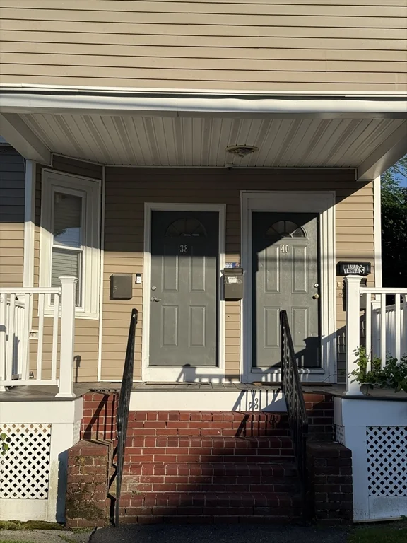 1 bed, 1 bath apartment for rent at 40 Coolidge Unit Front, South Lawrence — photo 1 of 9