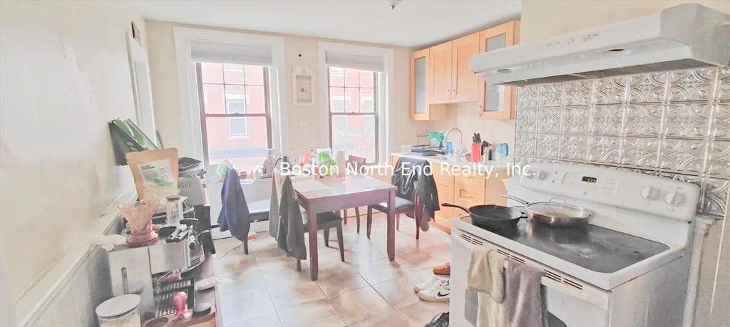 4 bed, 1 bath apartment for rent at 40 Cooper Unit 1, North End — photo 1 of 26