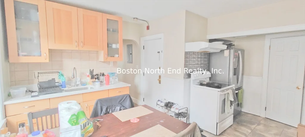 4 bed, 1 bath apartment for rent at 40 Cooper Unit 1, North End — photo 4 of 26