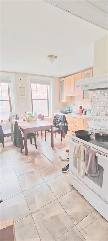 4 bed, 1 bath apartment for rent at 40 Cooper Unit 1, North End — photo 3 of 26