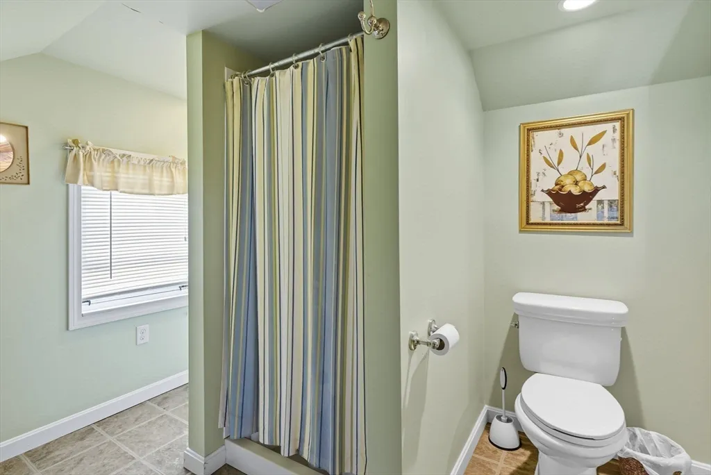 4 bed, 2 bath apartment for rent at 40 Cottage Park Rd Unit 2, Winthrop — photo 9 of 13