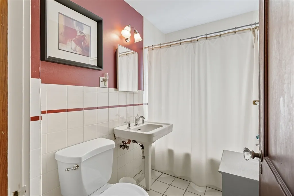 4 bed, 2 bath apartment for rent at 40 Cottage Park Rd Unit 2, Winthrop — photo 6 of 13