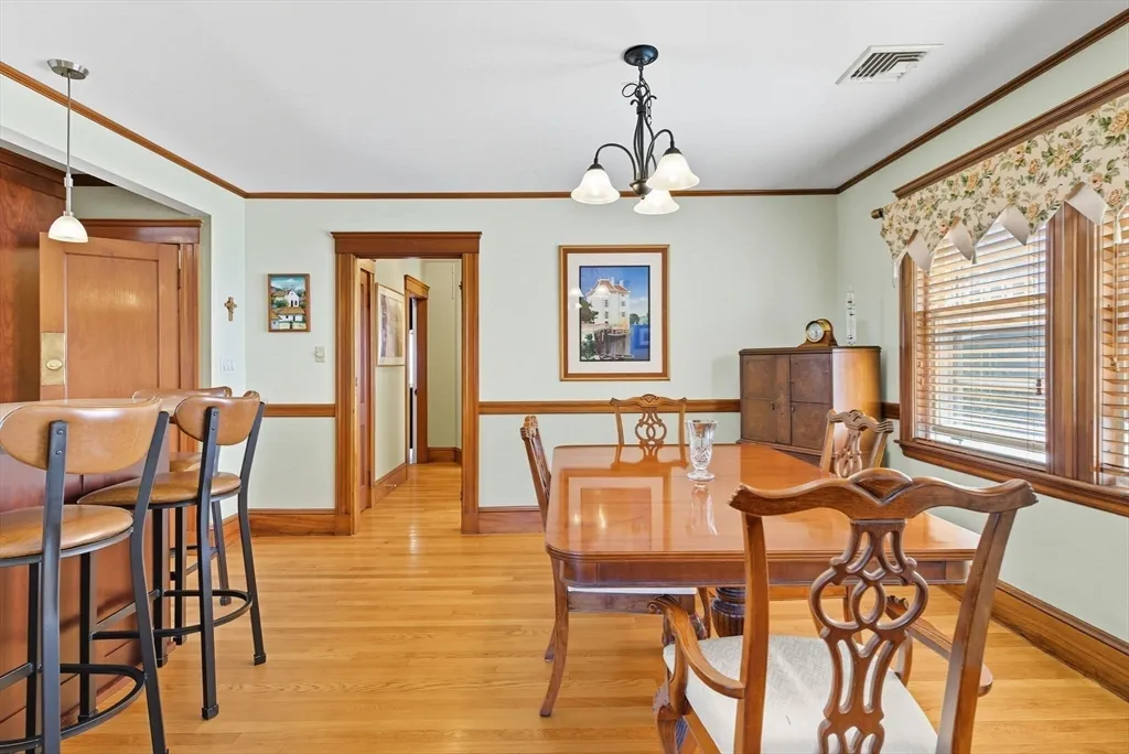 4 bed, 2 bath apartment for rent at 40 Cottage Park Rd Unit 2, Winthrop — photo 4 of 13