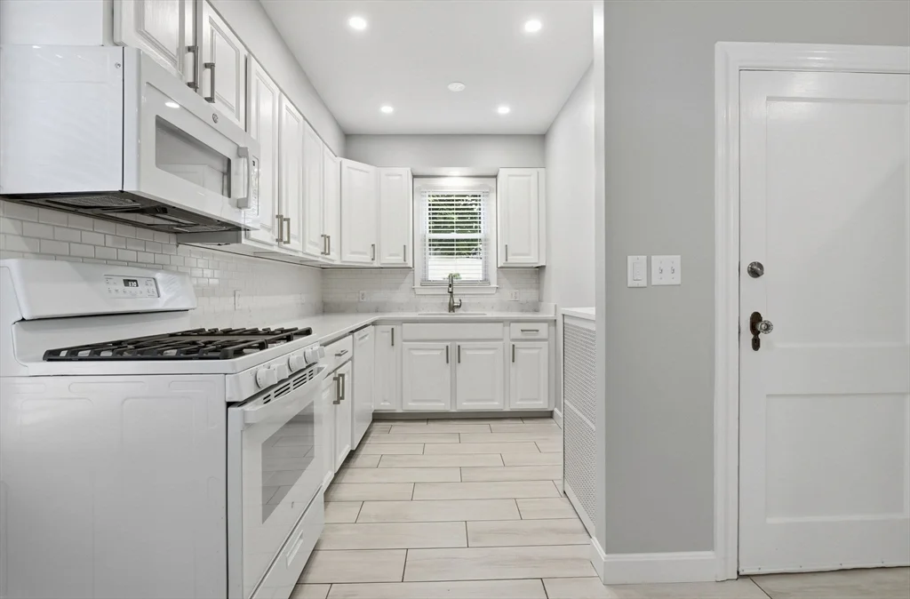 3 bed, 1 bath apartment for rent at 40 County St Unit 1, Peabody — photo 5 of 31