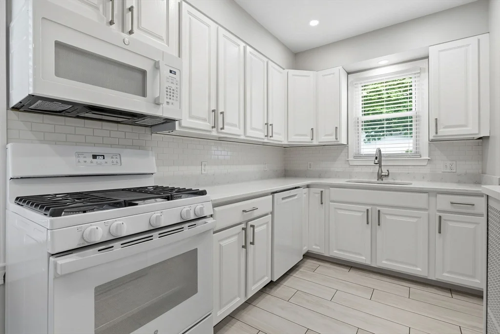 3 bed, 1 bath apartment for rent at 40 County St Unit 1, Peabody — photo 6 of 31